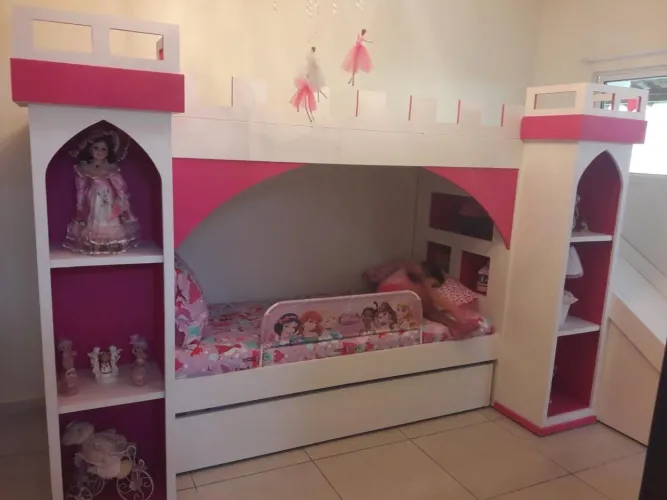 Cama Infantil Menina Tipo Castelo com Escorrego