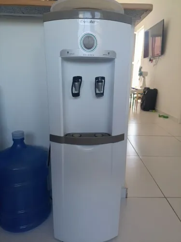 Bebedouro + 3 galão de água (venc: 2028)
