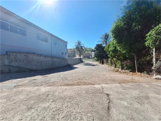 Terreno / Lote para Locação ou Venda na Av. Independência em Vinhedo/SP