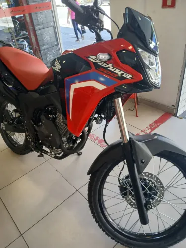 MOTO ZERADA SAARA 300 COM 9.000 KM RODADOS