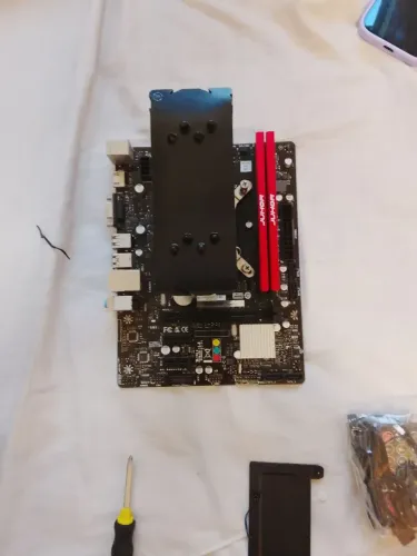 Apenas kit <br>?H310 placa mãe <br>?16 GB de ram