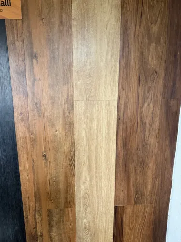 Piso laminado vinílico instalação reparo