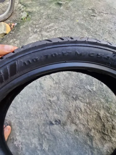 pneu novo, top de linha da Tecnic