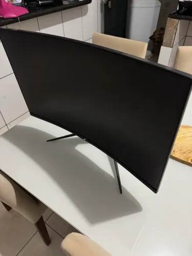 VENDO MONITOR MUITO NOVO