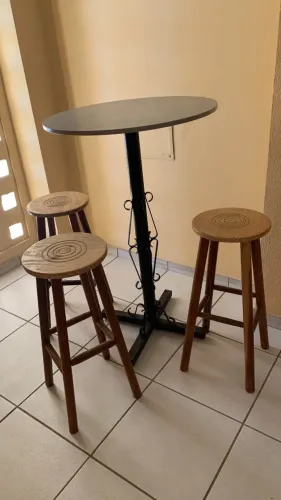 Mesinha de apoio para drinks