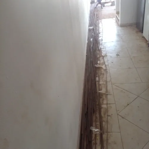 12 barras de ferros 10 13 barras 8 3 pilares 10 3 metros 6 quillos de arame mas 80 metros 