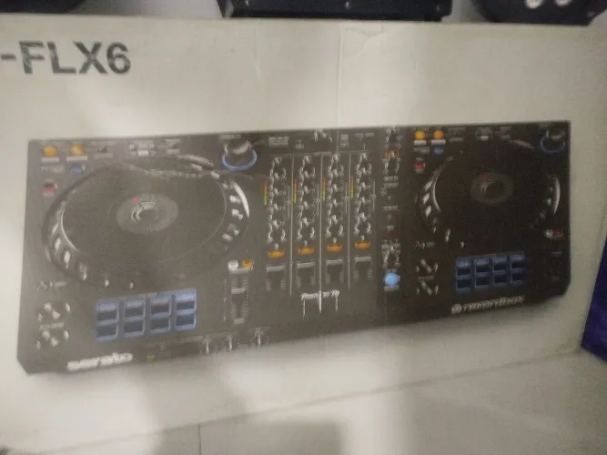 DDJ-FLX6 impecável (pegou usou) 