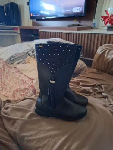 Bota infantil Pampili N° 30 (Troco por carregador Samsung Tipo C preto / Aceito cartão)