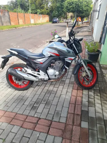 Vendo moto em otimo estado ,km 37.000 originall