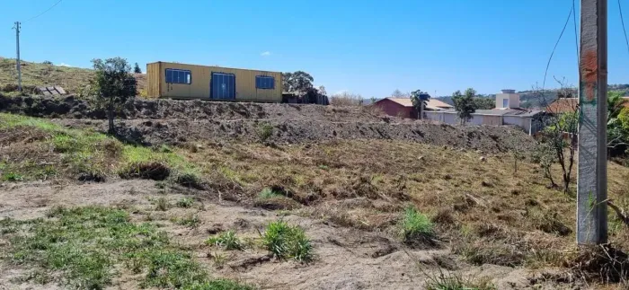 VENDO LOTE NO CORUMBÁ CONDOMÍNIO CAXAMBU COM 2.500m² ACEITA PERMUTA.