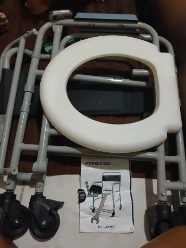 Cadeira de Banho Dellamed D30 - Praticamente Nova!