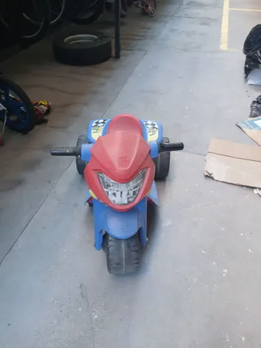 Moto elétrica de crianca