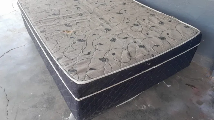 Cama Box de casal espuma. $350