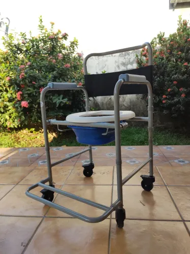 Cadeira de banho + Coletor + Assento elevado para vaso sanitário