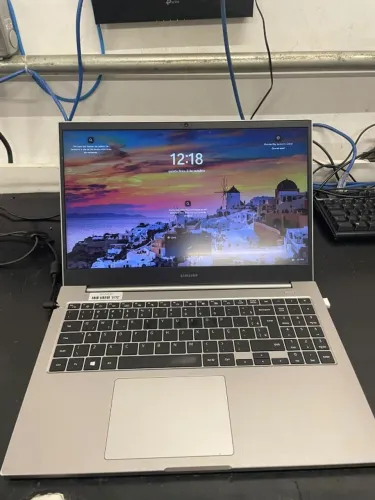 Notebook Samsung NP550XDA - Core i3 11ª Geração | 8GB RAM | SSD 256GB