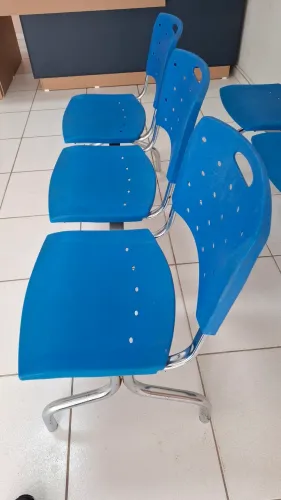Cadeira longarina 3 lugares 2 unidades no valor d R$ 550,?