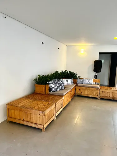 Lounges completos para eventos | Sofás, bancos e decoração