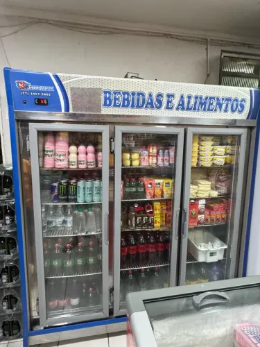 Geladeira expositora 3 portas