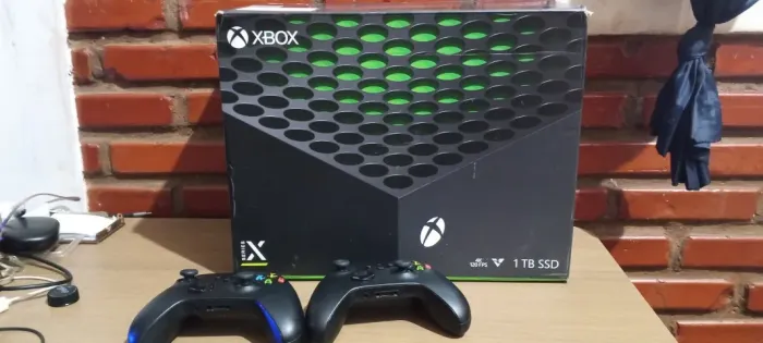 Xbox séries x usado com 2 controles e jogo diablo 4