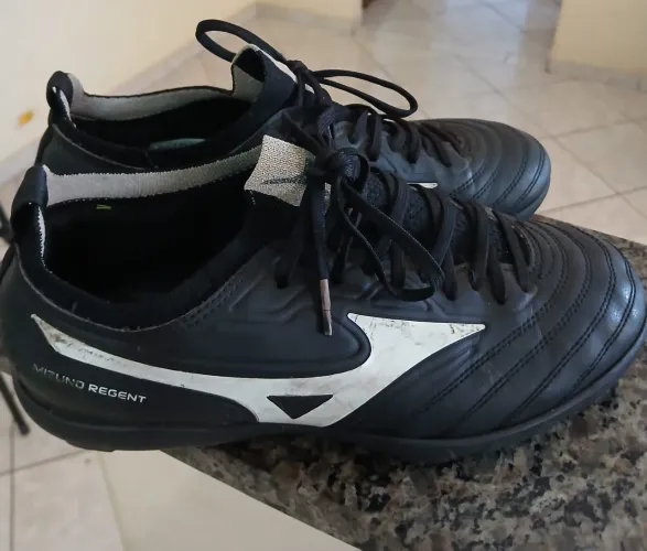 Vende-se chuteira society Mizuno Regent semi nova tamanho 38