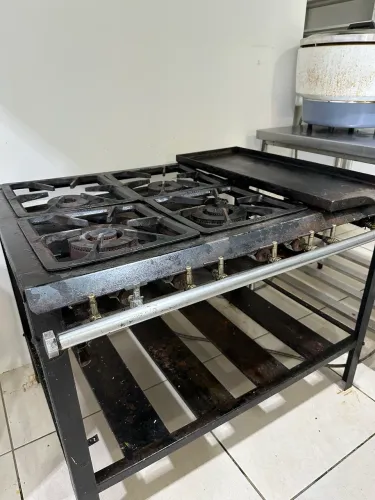 Fogão Industrial 6 Bocas com Chapa - Excelente para Cozinhas Profissionais