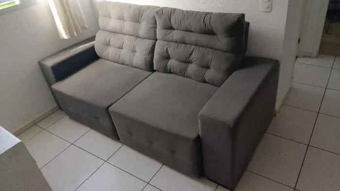 Sofá Retrátil semi novo conservado 