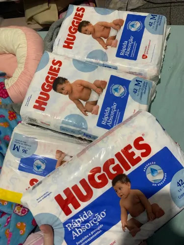 Fralda Huggies rápida absorção M