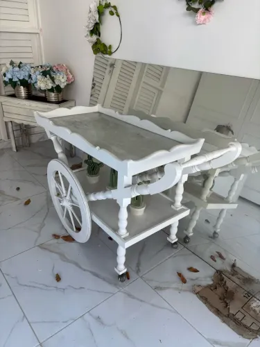 Carrinho de chá ( precisa de reparo no tampo)