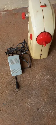 Máquina de costura antiga brinquedo