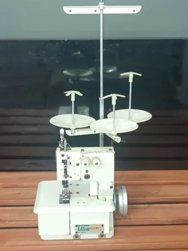 Máquina de Costura Bracob BC 2600 Semi-nova