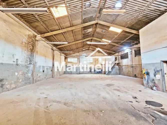 Galpão comercial para locação no Bairro Jardim do Trevo, próximo ao Depósito Magazine Luiz