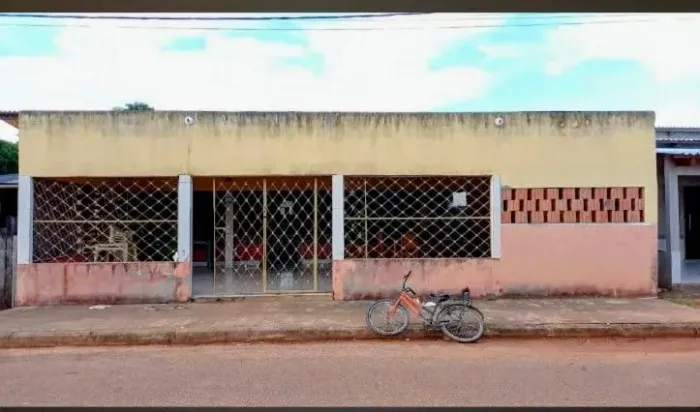 Casa com ponto comercial 