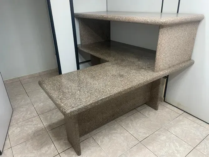 Vendo um lindo balcão bem diferent, prateleira
