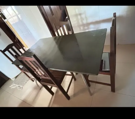 Mesa de jantar com cadeiras