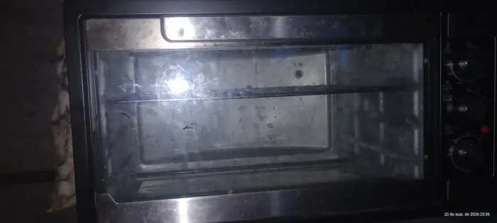 Forno elétrico preto 45L.