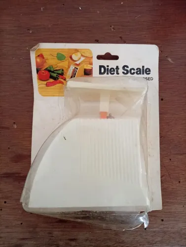 Balança antiga para dieta ou cozinha sem uso.