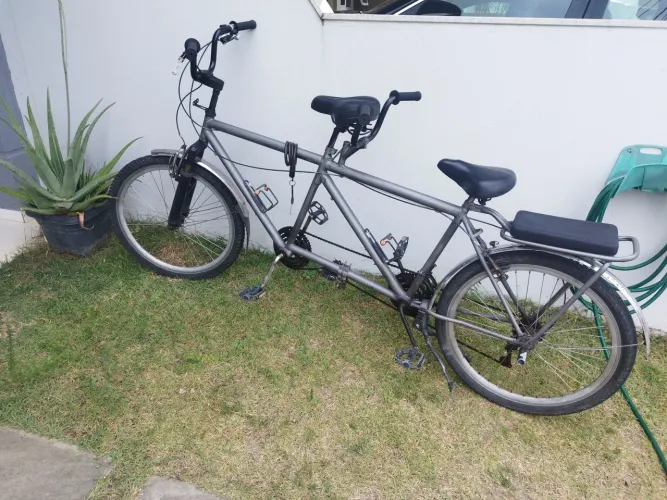 Bicicleta dupla.