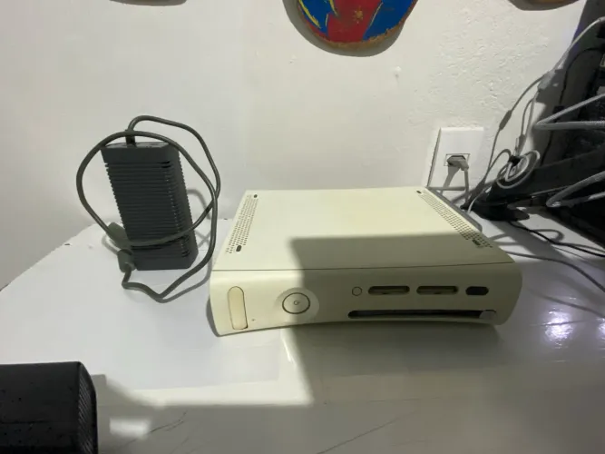 Vendo Xbox 360 (Branco)