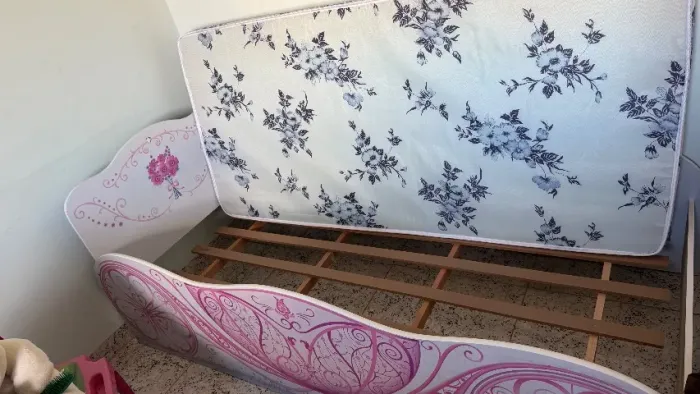 Cama semi-nova 