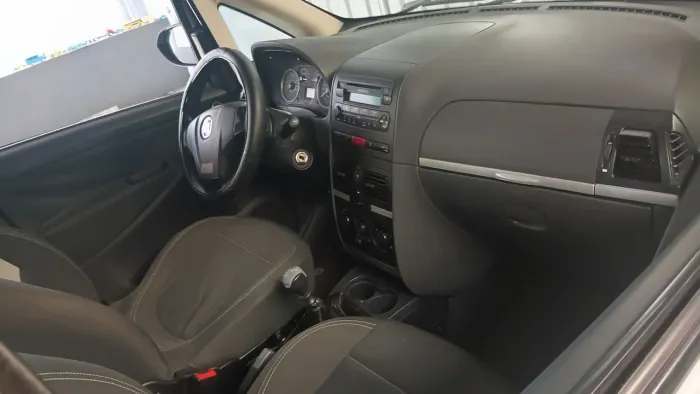 Fiat Idea Essence 1.6 Flex 16V 5P 2011