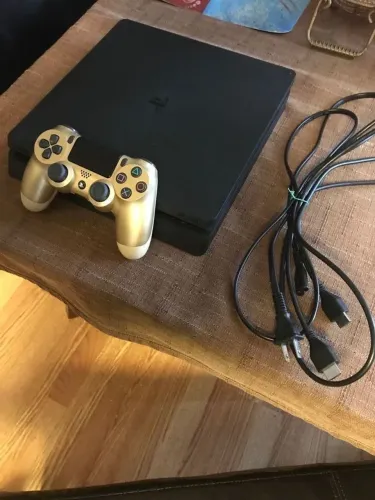 PS4 + CONTROLE RECARREGÁVEL + JOGO