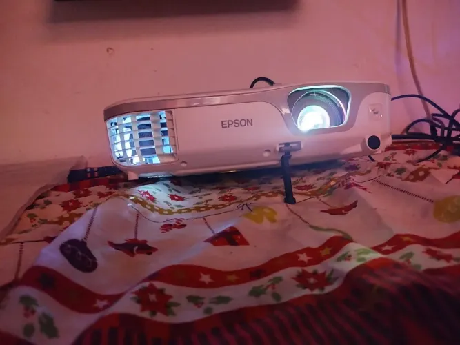 vendo ese lindo projetor epson super comservado fusionando 100% venha aproveita de qualida