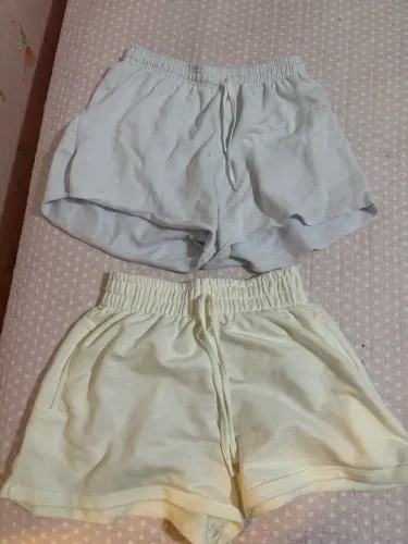 Kit com 2 Shorts Moletinho Femininos | Branco e Off-White | Excelente Estado