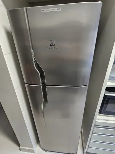 Geladeira Electrolux DF35X Frost Free 261L Inox 220V