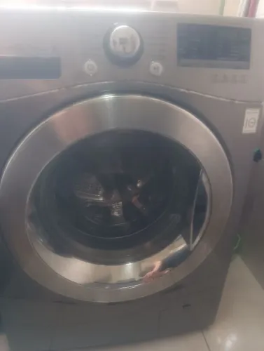 Máquina lava e seca da LG usada