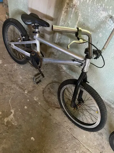 Bicicleta com rodas vmax aro 20 Cross