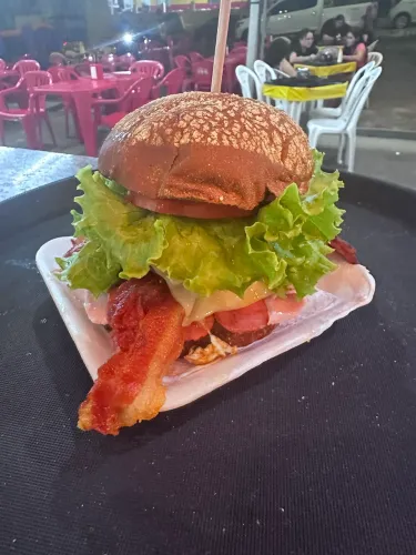 Atendente e auxiliar de chapeiro