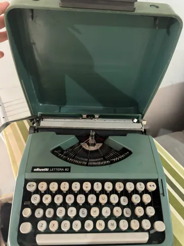 Máquina de escrever antiga 