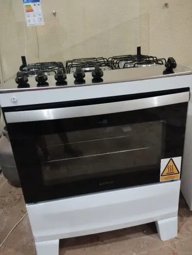 Vendo fogão 5 bocas da marcas atlas semi novo, motivo da venda quero desocupar o espaço