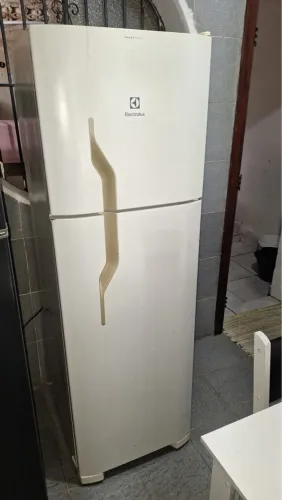 Geladeira Eletrolux 260 Lt
